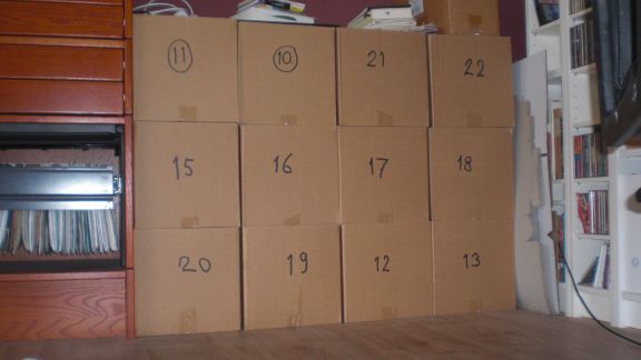 Cassas de carton con stock de libros del SdLU in mu camera del labor, photo 2.